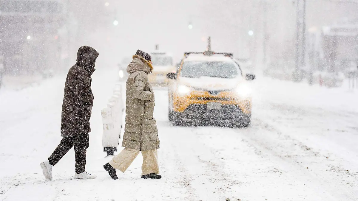 Tormenta invernal deja once muertos y más de un millón de hogares sin electricidad en EU