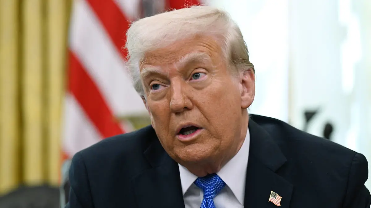 Trump anuncia aranceles del 25% a países que compren petróleo y gas venezolano